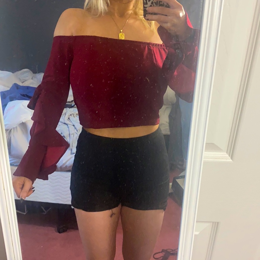 Maroon long sleeve crop
